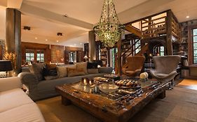 Hemingways Eden Residence